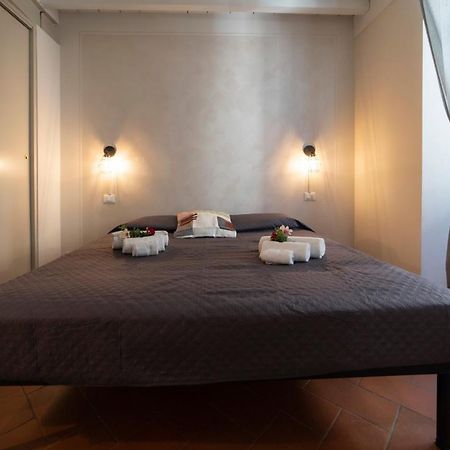 Ferienwohnung Homo Homini Lupus Brescia Exterior foto