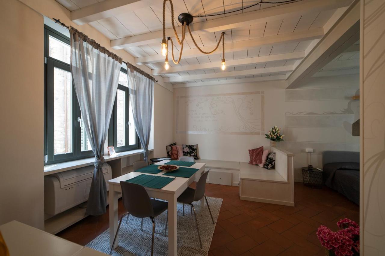 Ferienwohnung Homo Homini Lupus Brescia Exterior foto