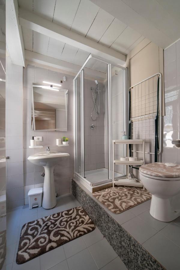 Ferienwohnung Homo Homini Lupus Brescia Exterior foto