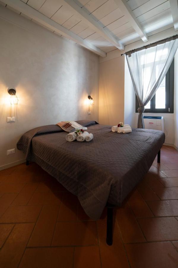 Ferienwohnung Homo Homini Lupus Brescia Exterior foto