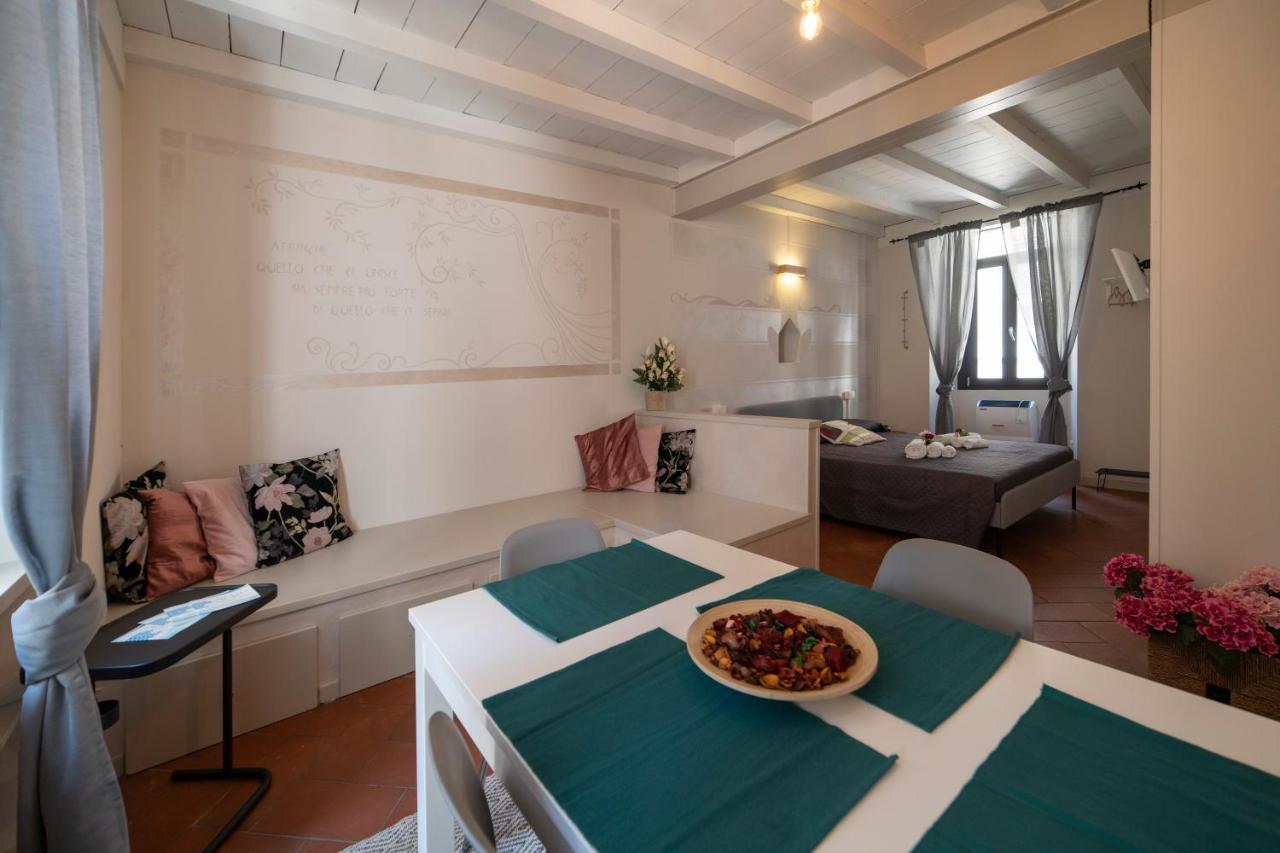 Ferienwohnung Homo Homini Lupus Brescia Exterior foto