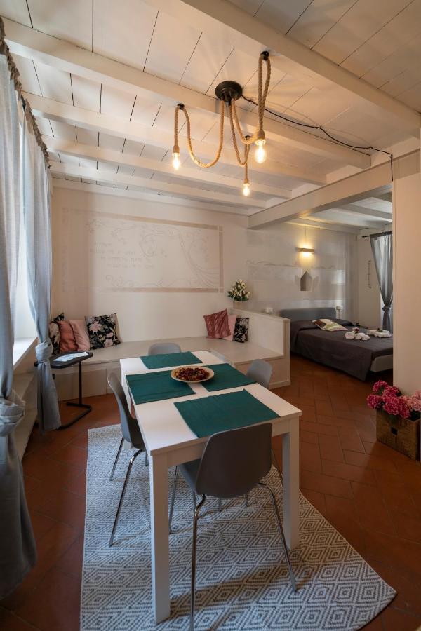 Ferienwohnung Homo Homini Lupus Brescia Exterior foto