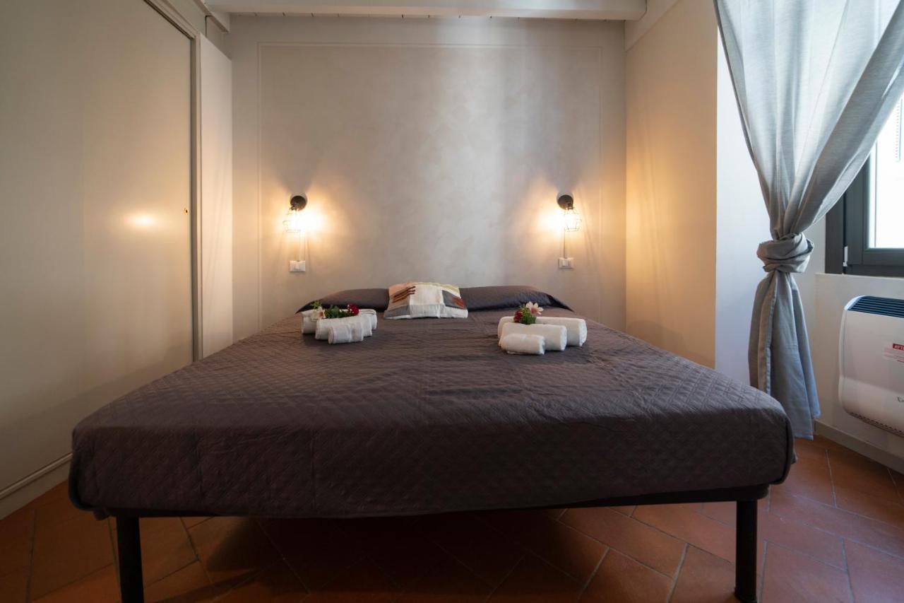 Ferienwohnung Homo Homini Lupus Brescia Exterior foto
