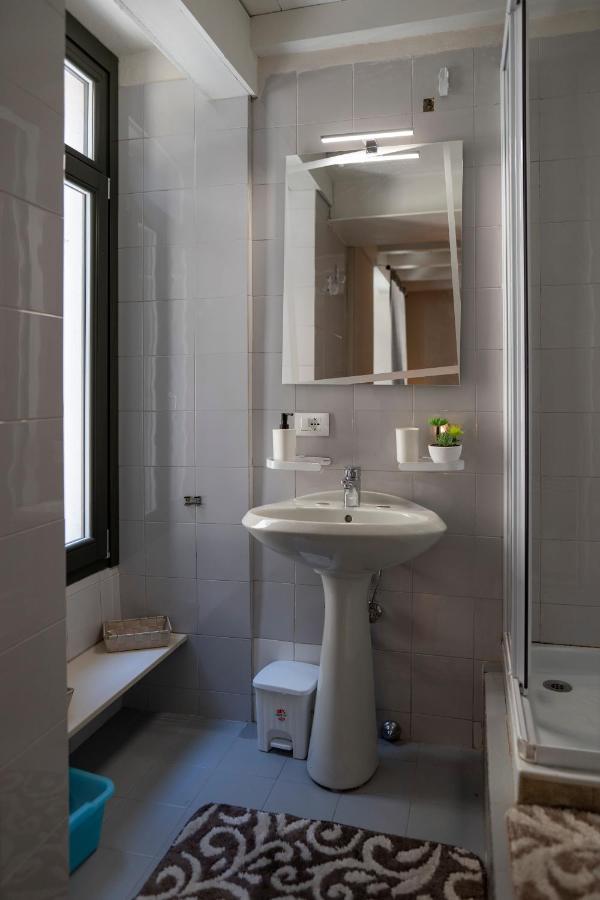 Ferienwohnung Homo Homini Lupus Brescia Exterior foto